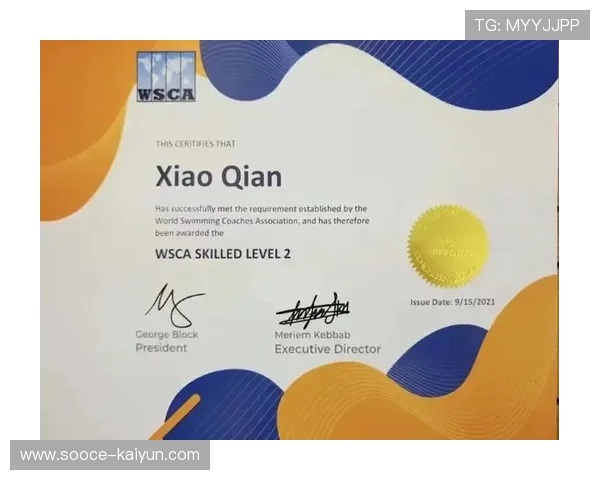 国际游泳教练在训练中采用可穿戴监测与数据化恢复管理，国家级游泳教练的游泳教程